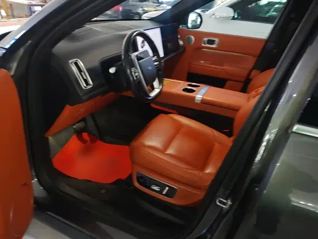 Li Auto L8 — Фото автомобиля 15