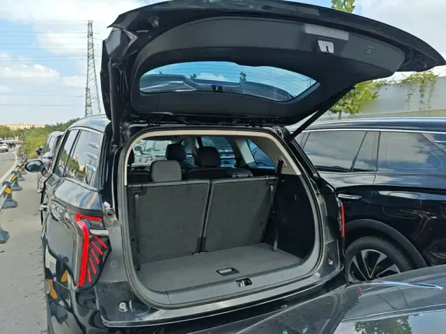 Hongqi HS7 PHEV — Фото автомобиля 18