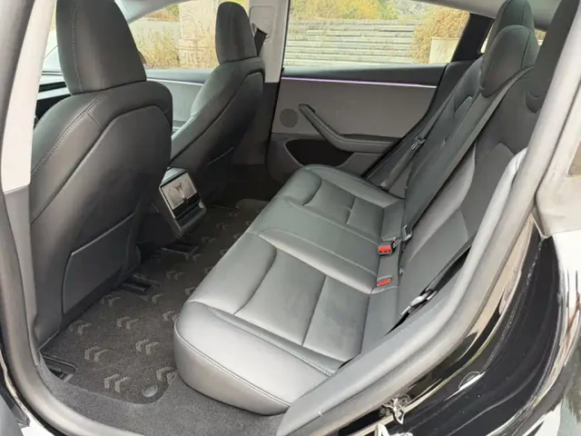 Tesla Model 3 — Фото автомобиля 21