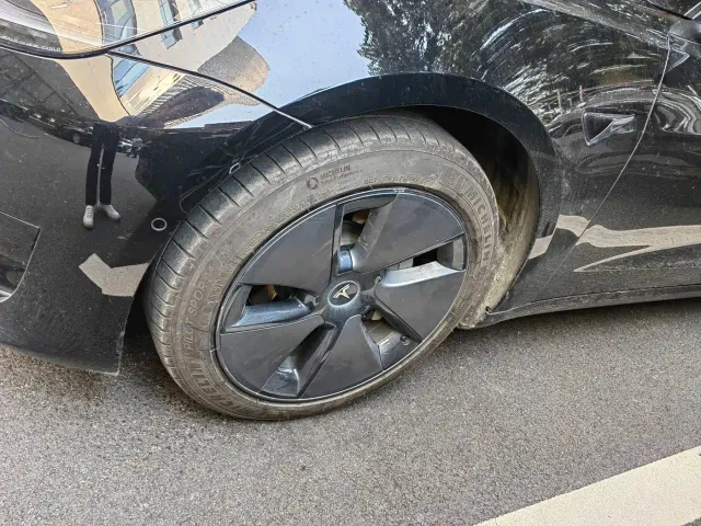 Tesla Model 3 — Фото автомобиля 15
