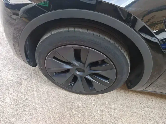 Tesla Model Y — Фото автомобиля 22