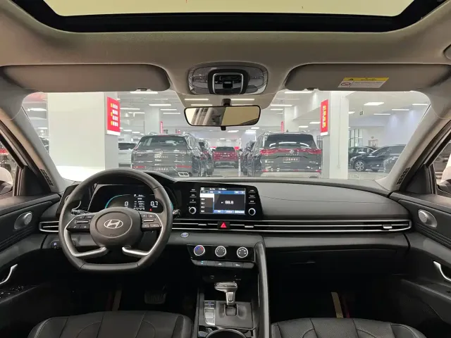 Hyundai Elantra — Фото автомобиля 8
