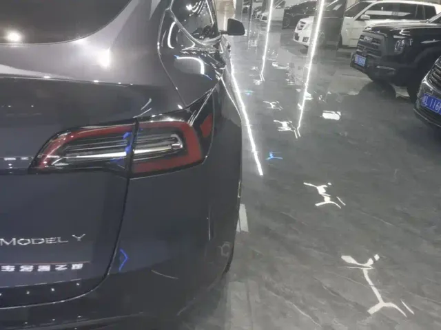 Tesla Model Y — Фото автомобиля 7