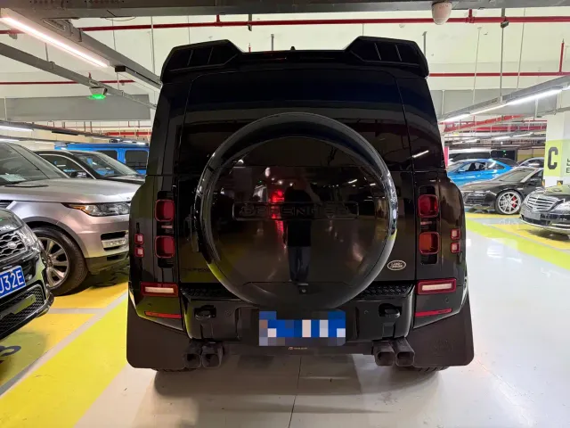 Land Rover Land Rover Defender 2025 110 3.0T P400 -Dynamic HSE — Фото автомобиля 5