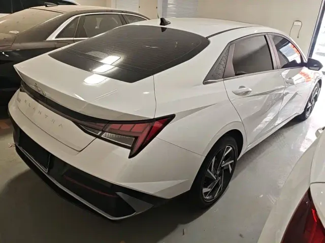 Hyundai Elantra — Фото автомобиля 4