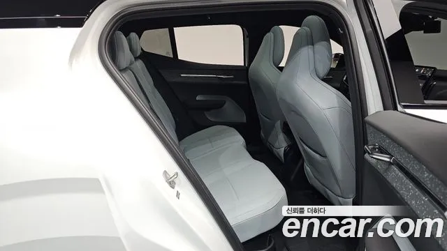 Volvo EX30 — Фото автомобиля 18