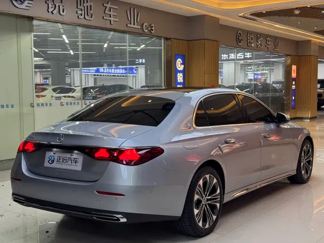 Mercedes-Benz E-Class — Фото автомобиля 5
