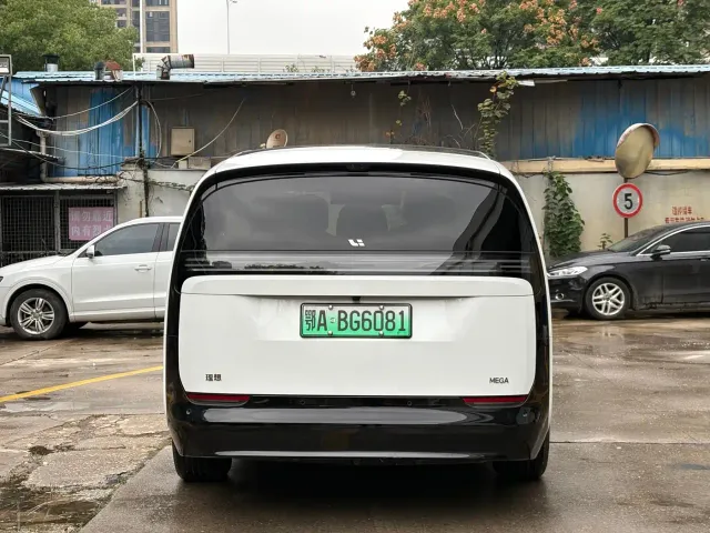Li Auto MEGA — Фото автомобиля 4
