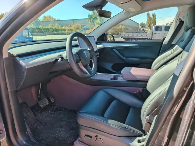 Tesla Model Y — Фото автомобиля 8
