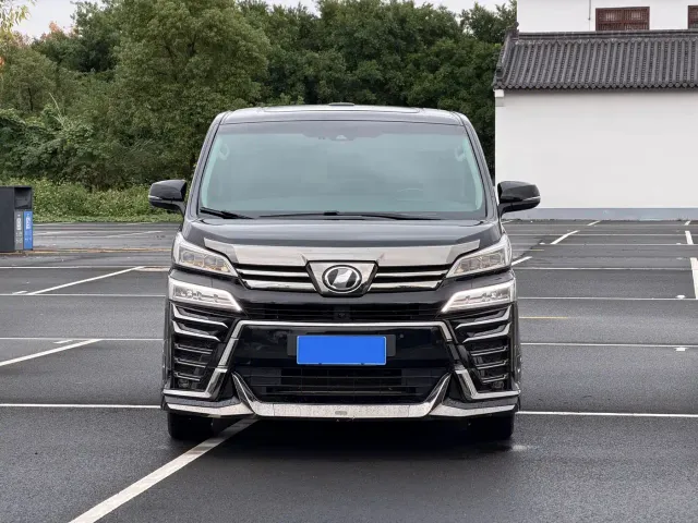 Toyota Vellfire — Фото автомобиля 2