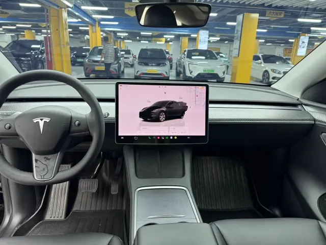 Tesla Model Y — Фото автомобиля 6