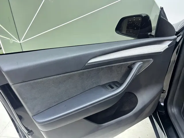 Tesla Model Y — Фото автомобиля 7