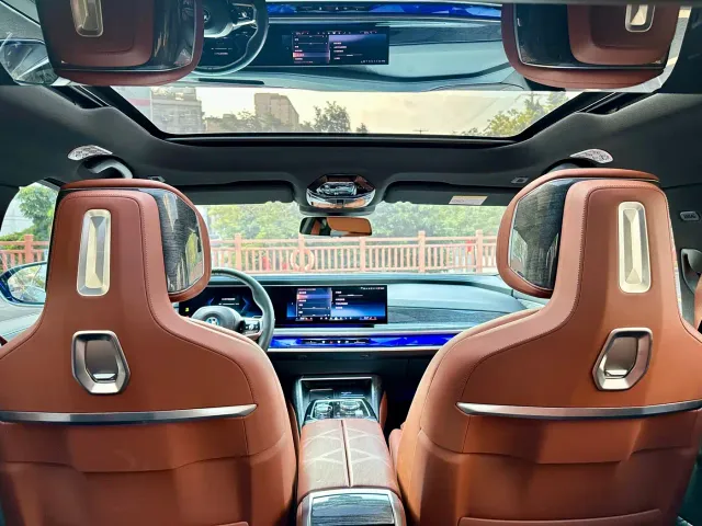 BMW i7 — Фото автомобиля 22