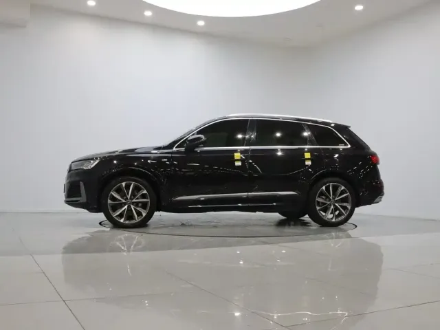 Audi Q7 — Фото автомобиля 8