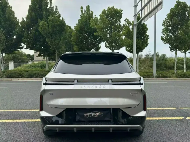 Lynk & Co 08 EM-P — Фото автомобиля 8