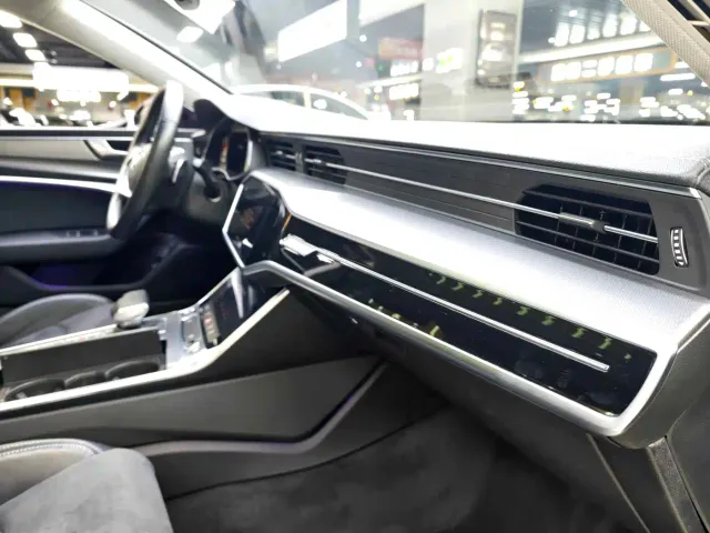 Audi A7L — Фото автомобиля 18