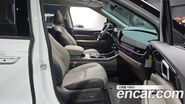 Kia Carnival Generation 4 — Фото автомобиля 26