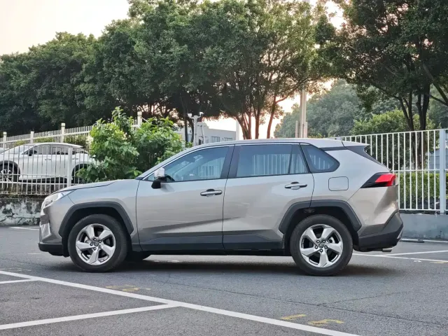 Toyota RAV4 — Фото автомобиля 17