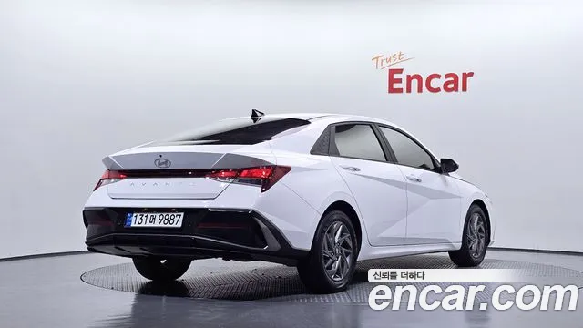 Hyundai Avante CN7 — Фото автомобиля 2