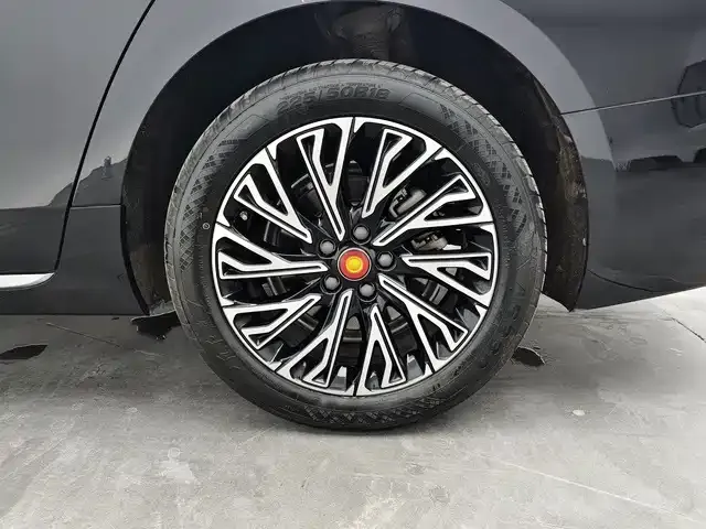 Hongqi H5 — Фото автомобиля 13