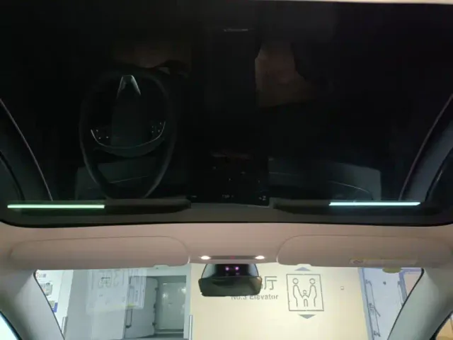 Tesla Model 3 — Фото автомобиля 17