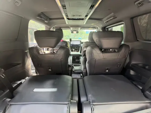 Toyota Vellfire — Фото автомобиля 3