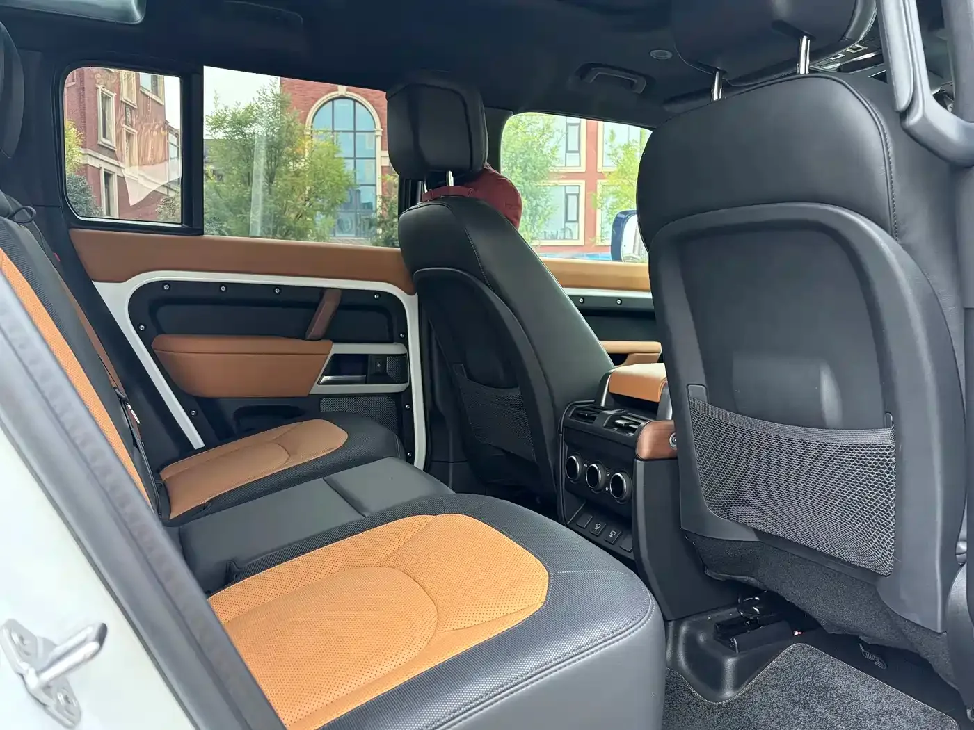 Land Rover Land Rover Defender 2024 110 3.0T P400 X-DYNAMIC HSE — Фото автомобиля 28