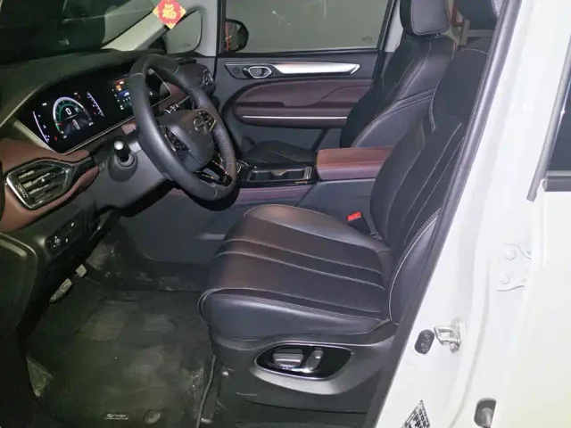 GAC Trumpchi M6 — Фото автомобиля 9
