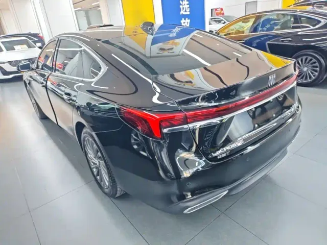 Buick LaCrosse — Фото автомобиля 4