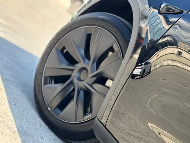 Tesla Model Y — Фото автомобиля 9