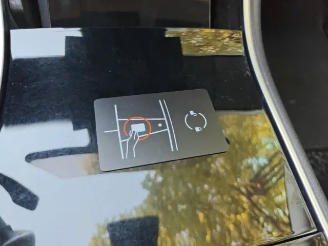 Tesla Model Y — Фото автомобиля 8