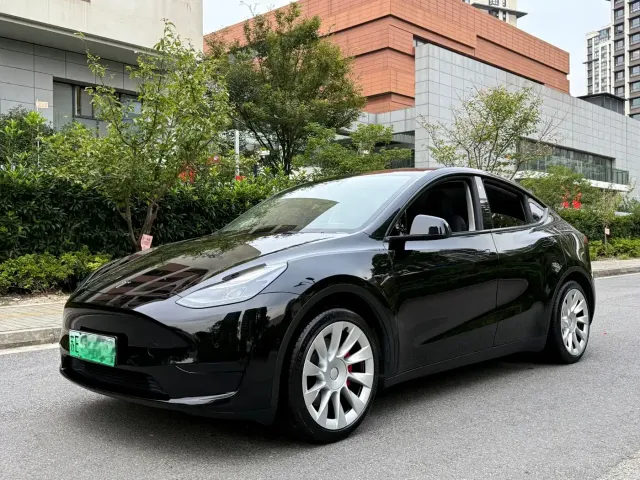 Фотография автомобиля — Tesla Model Y