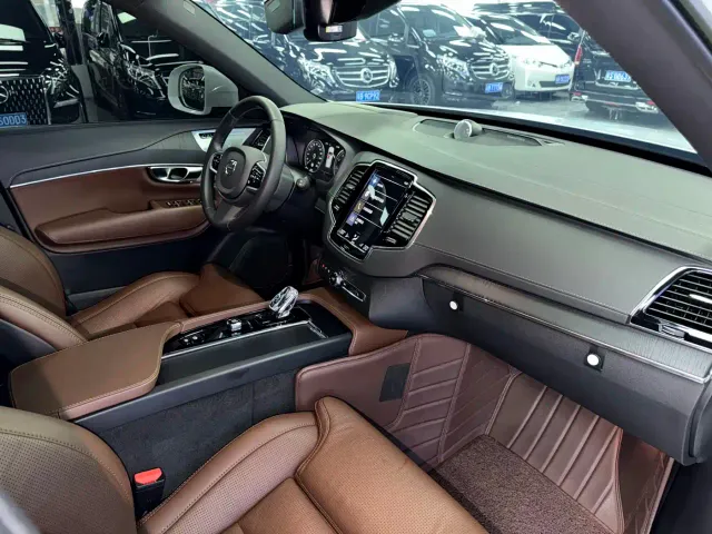 Volvo XC90 — Фото автомобиля 18