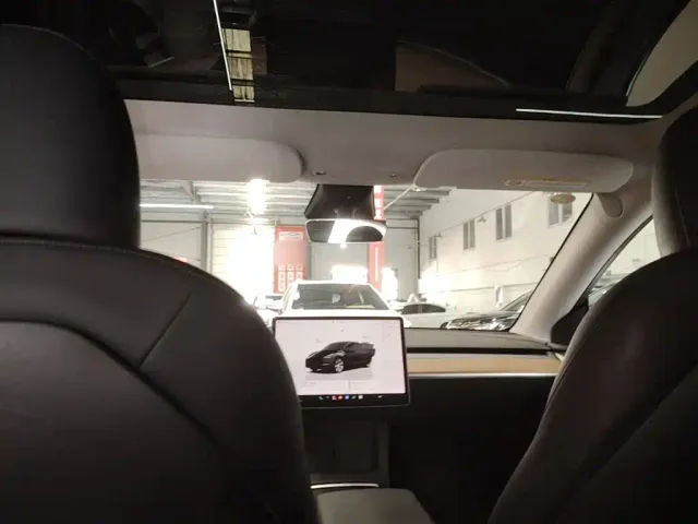 Tesla Model Y — Фото автомобиля 16