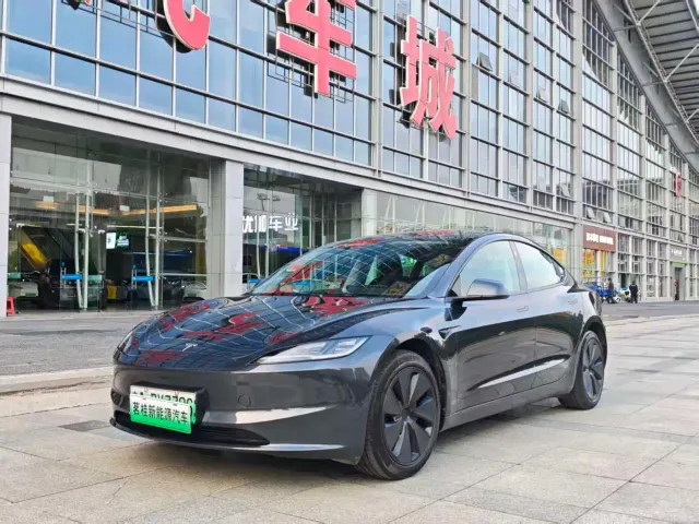 Фотография автомобиля — Tesla Model 3