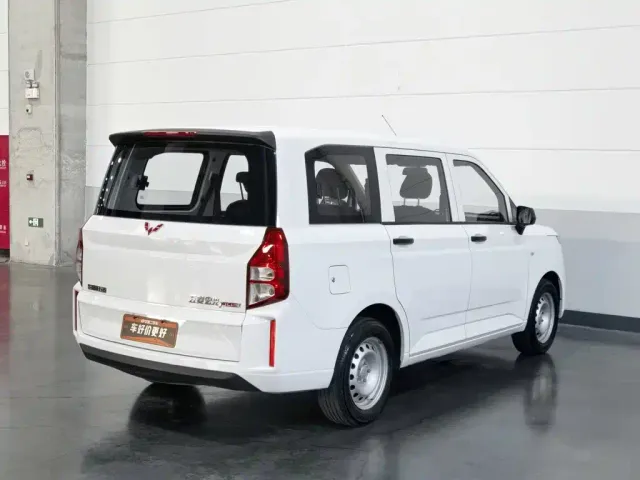 Wuling Hongguang Plus — Фото автомобиля 2