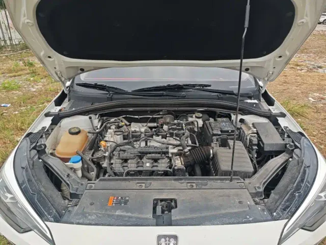 Roewe i5 — Фото автомобиля 15