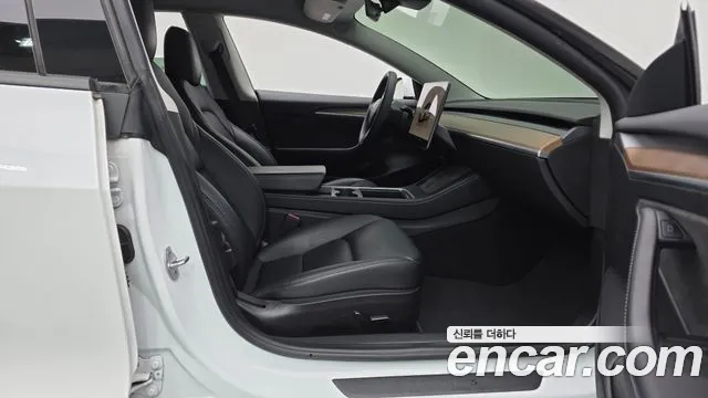 Tesla Model 3 — Фото автомобиля 11