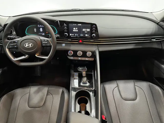Hyundai Elantra — Фото автомобиля 6