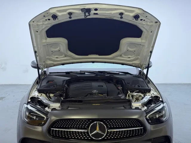 Mercedes-Benz E-Class — Фото автомобиля 22