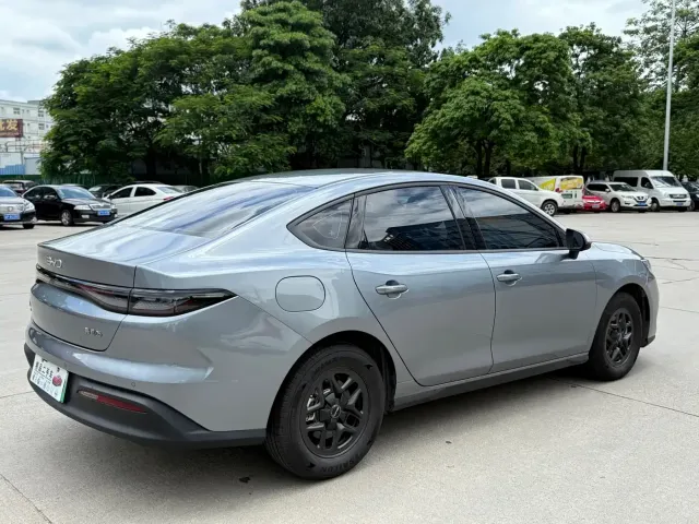 BYD Seal 05 DM-i — Фото автомобиля 9
