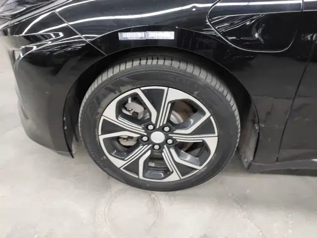 Hongqi E-QM5 — Фото автомобиля 22