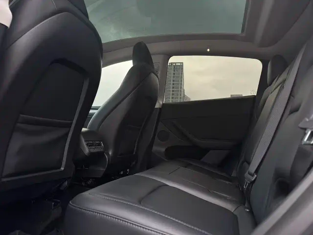 Tesla Model Y — Фото автомобиля 5