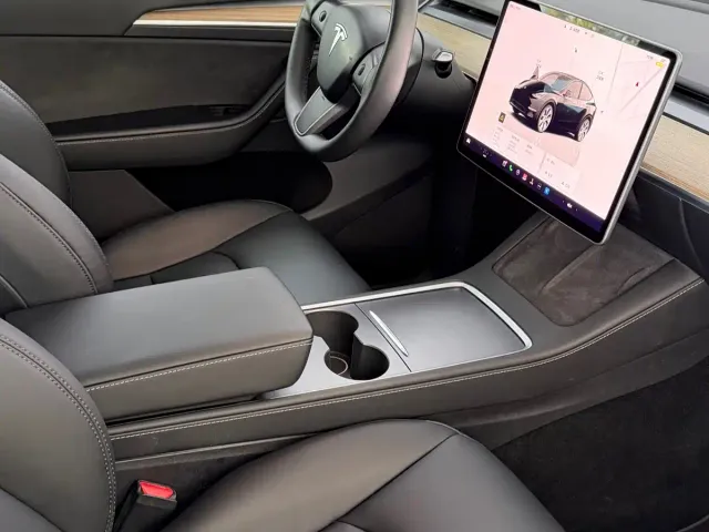 Tesla Model Y — Фото автомобиля 6