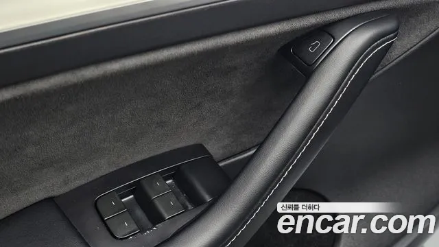 Tesla Model Y — Фото автомобиля 24