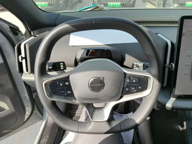 Volvo EX30 — Фото автомобиля 10