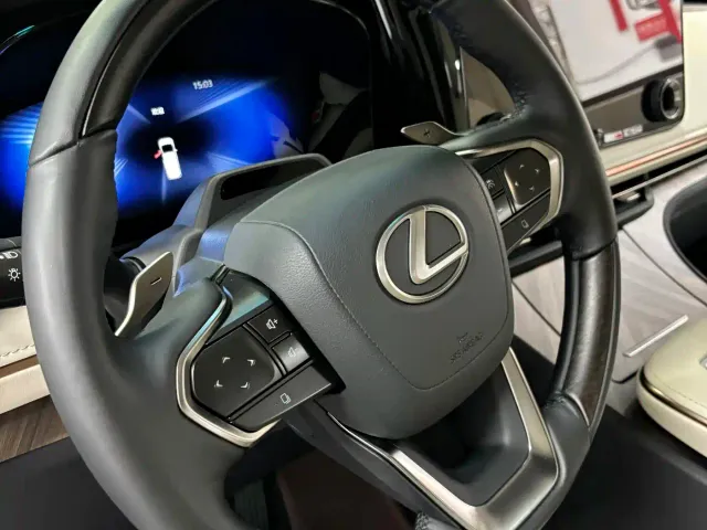 Lexus LM — Фото автомобиля 9