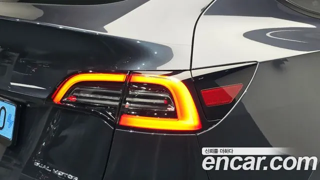 Tesla Model Y — Фото автомобиля 8