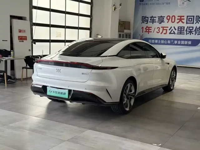 IM Motors L7 — Фото автомобиля 9
