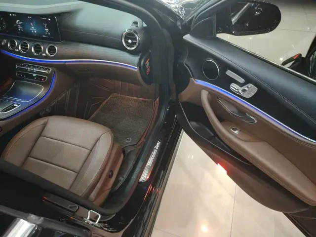 Mercedes-Benz E-Class — Фото автомобиля 18
